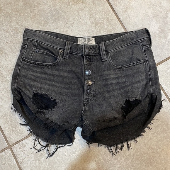 Free People Romeo Button Fly Destroyed Roll Hem Denim Shorts 27 black - Picture 2 of 8